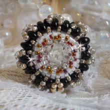 Passion ring embroidered with a Swarovski crystal and seed beads 